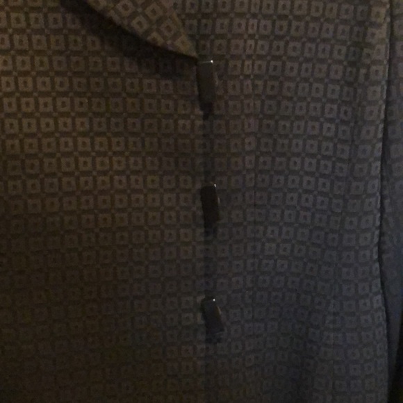 Tahari by Arthur Levine petite skirt suit, size 8P - Picture 3 of 11